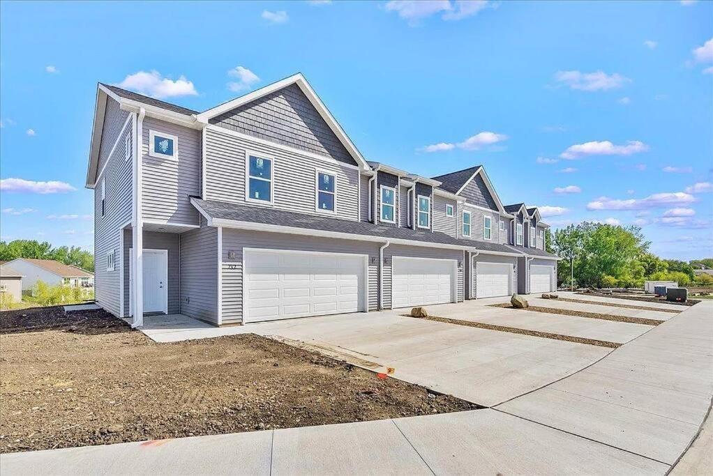 Central Cedar Falls New Construction Townhome! Exteriér fotografie